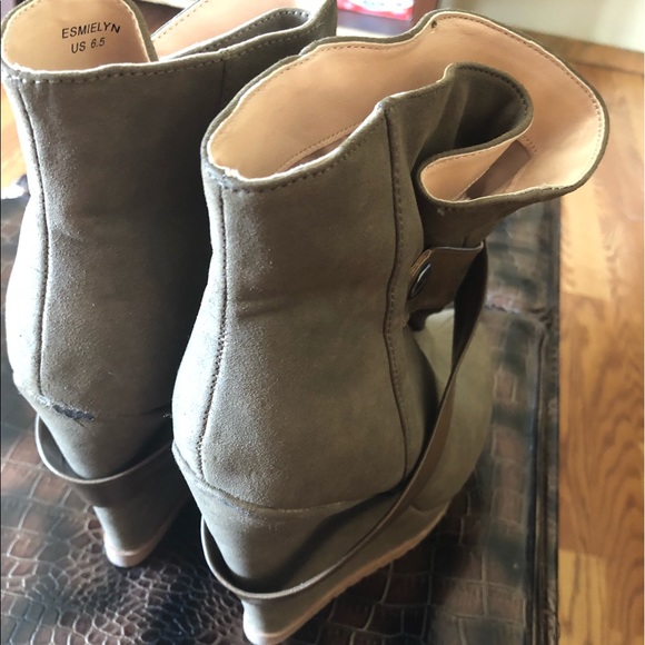 🌟SALE🌟Women’s platform Booties🌟 - Picture 2 of 5